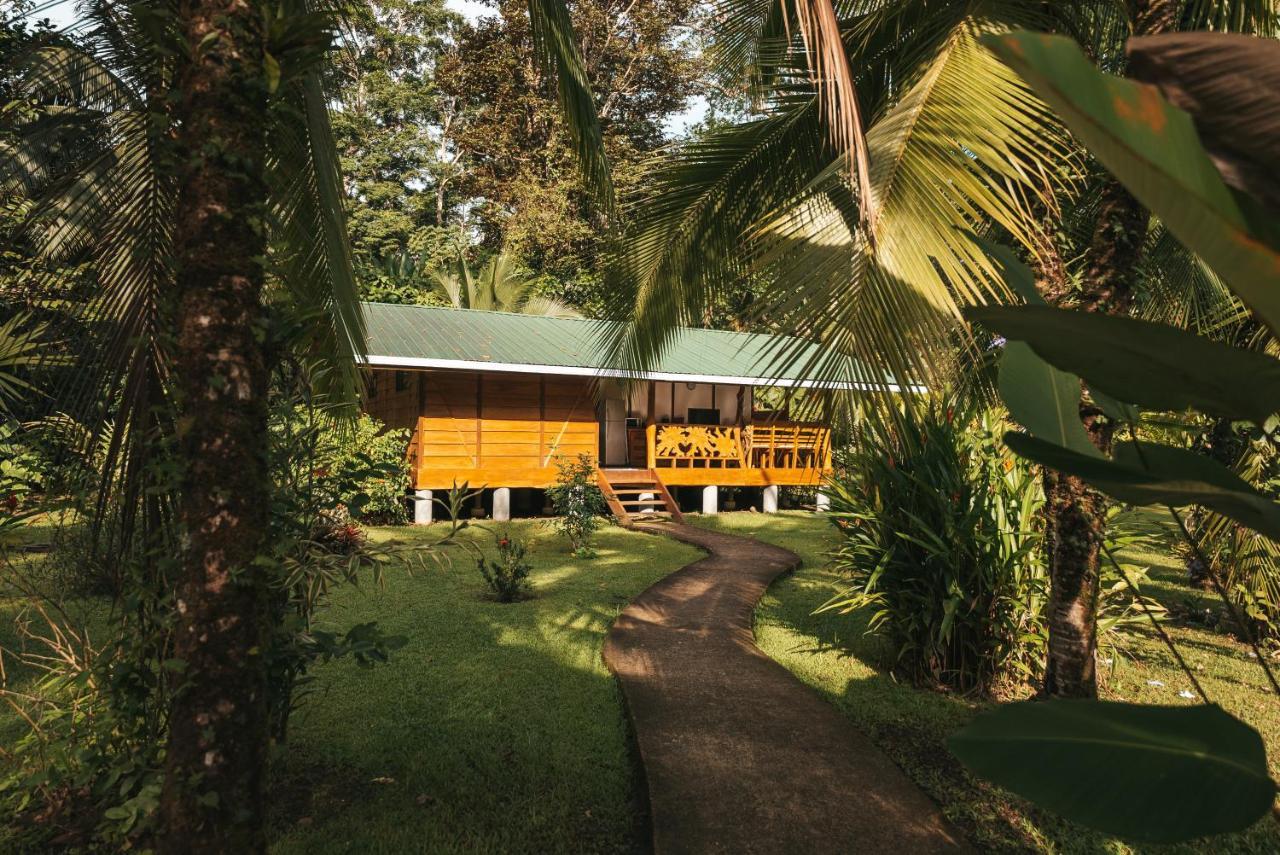 Passion Fruit Lodge Cahuita Exterior photo